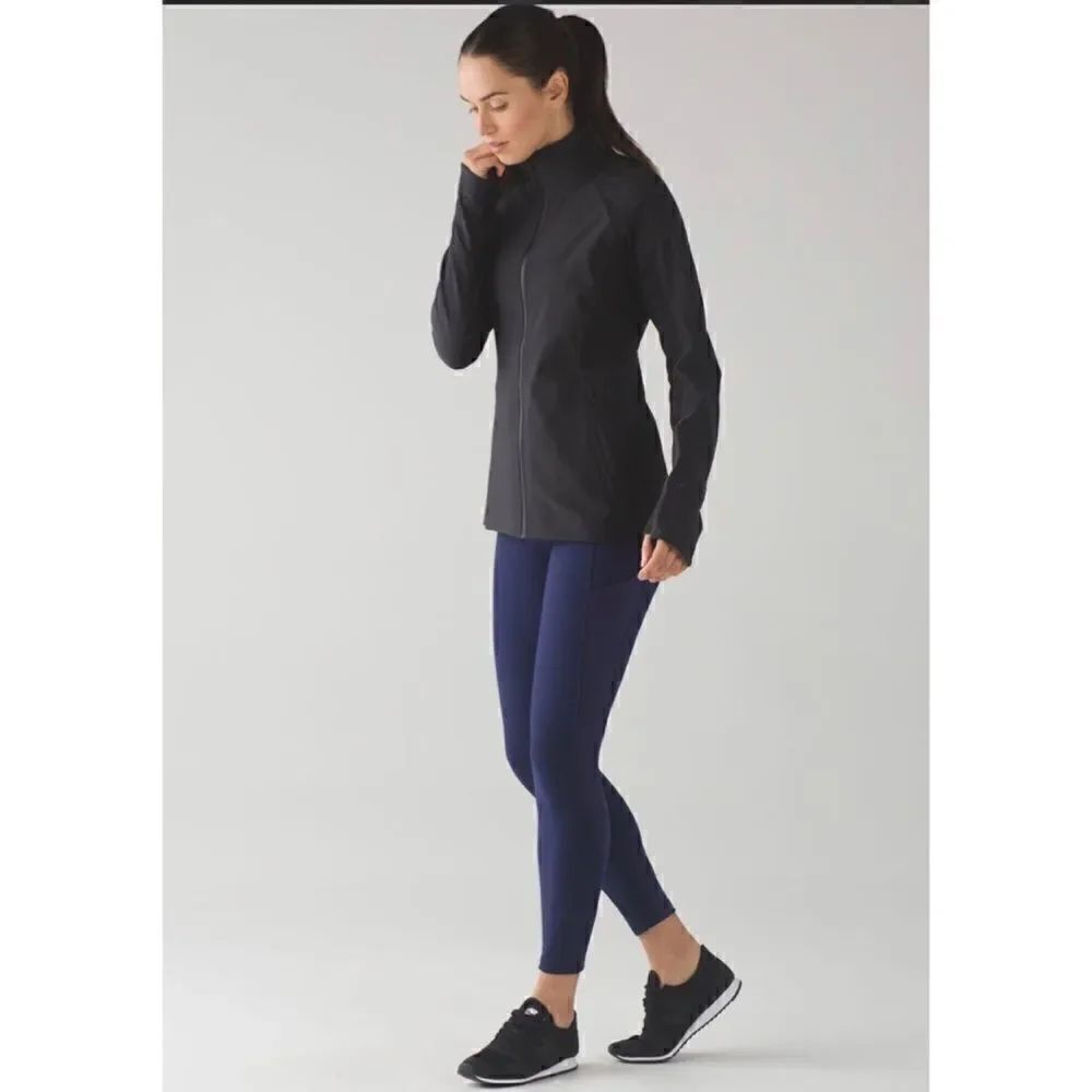 Lululemon Sleet Sprinter Tight
Hero Blue Size 6 / Excellent